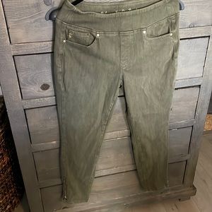 Belle by Kim Gravel SIZE 12 Pull on Jeans